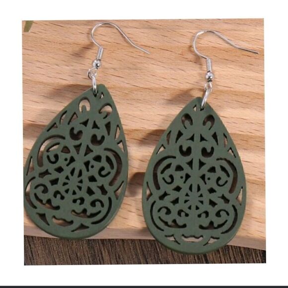 Women's Four Sets Earrings Wood Tear Drop NWOT Never Worn - Picture 4 of 10